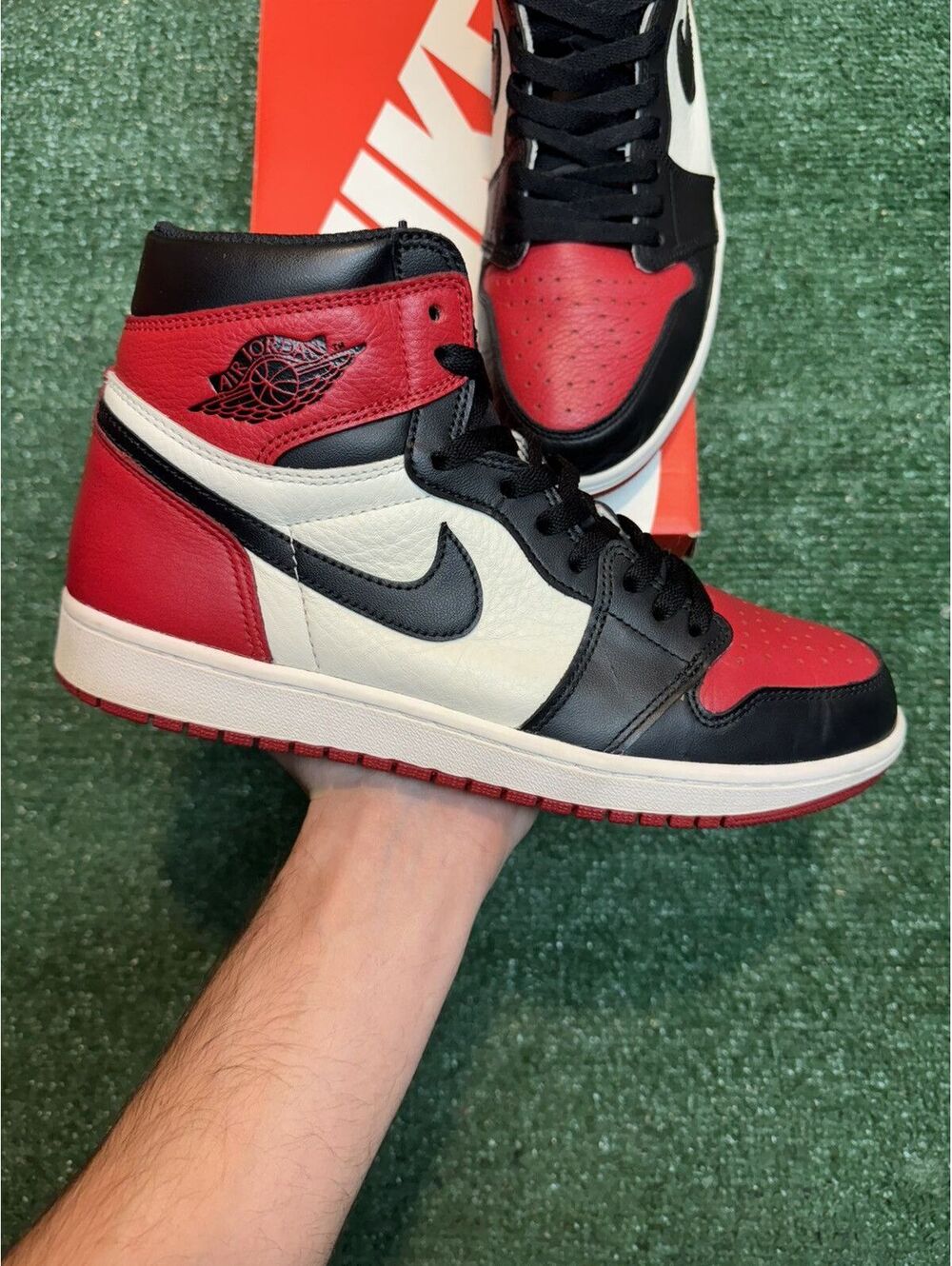 Jordan Retro 1 Bred Toe Size 10.5